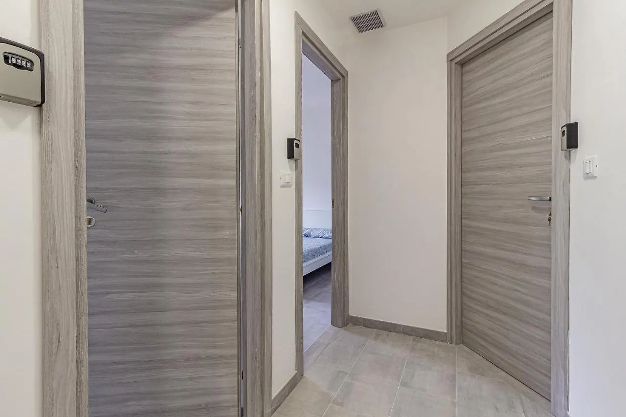 Halloggio Sassari Economy 4P No Elevator Hotel Italy